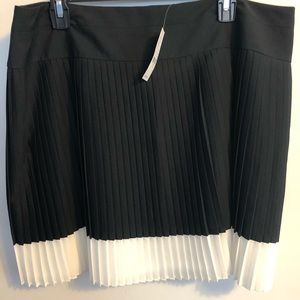 NWT Black and white pleated NY&Co Skirt!